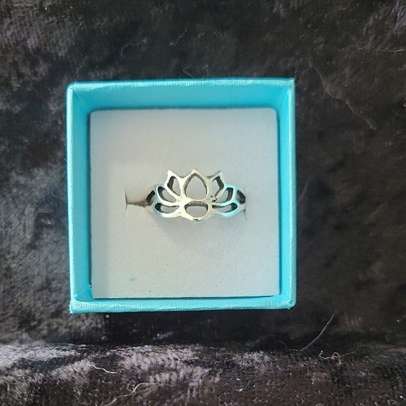 Fashion Jewelry Jewelry - 🆕️ 925 Silver plated Lotus Ring Size 6.5